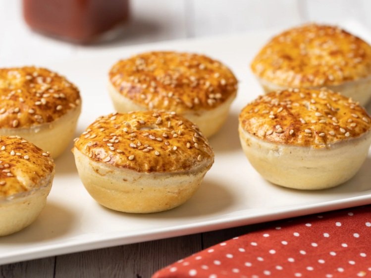 Ivan's Party Pies - Beef and red wine 55g (60)